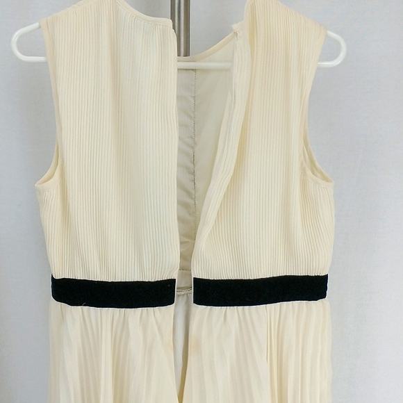 ASOS NWT cream and black pleated dress - Picture 5 of 11